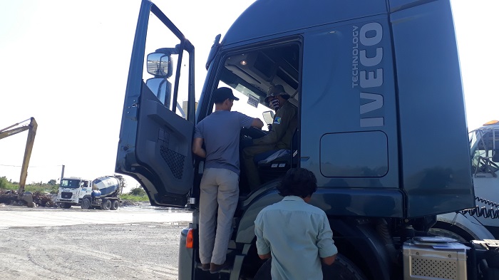 Khách hàng tin dùng đầu kéo Iveco-Hongyan 390 cầu dầu trong vận tải vật liệu xây dựng