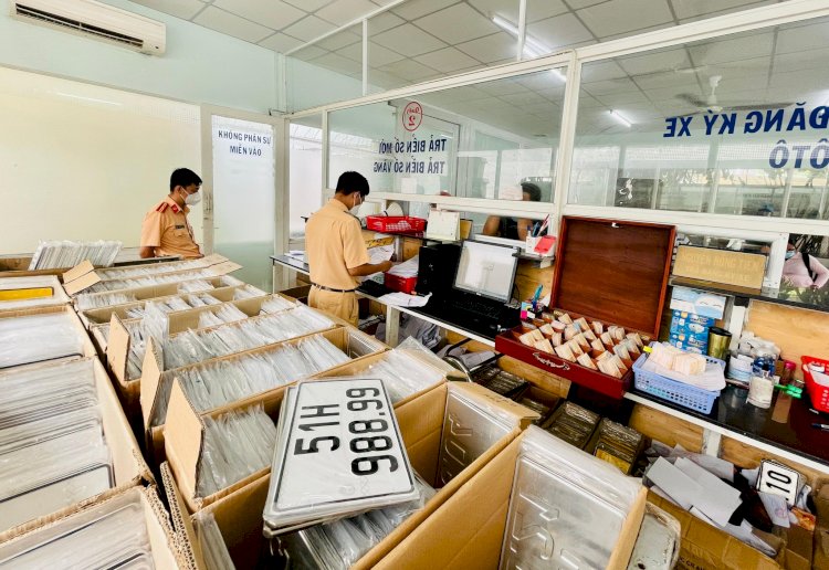 Sang Tên Chính Chủ Xe Cũ Năm 2025: Thủ Tục Chi Tiết Theo Thông Tư 24/2023 Mới Nhất