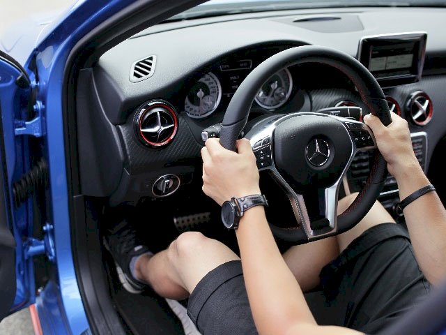 Kỹ Thuật Quay Vô Lăng Nhanh Khi Vào Cua: Các Phương Pháp An Toàn và Hiệu Quả