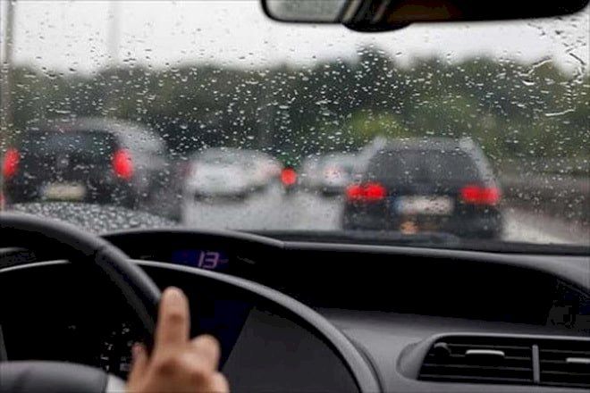 10 Điều Cần “Nhớ” Để Lái Xe An Toàn Trong Trời Mưa Lớn