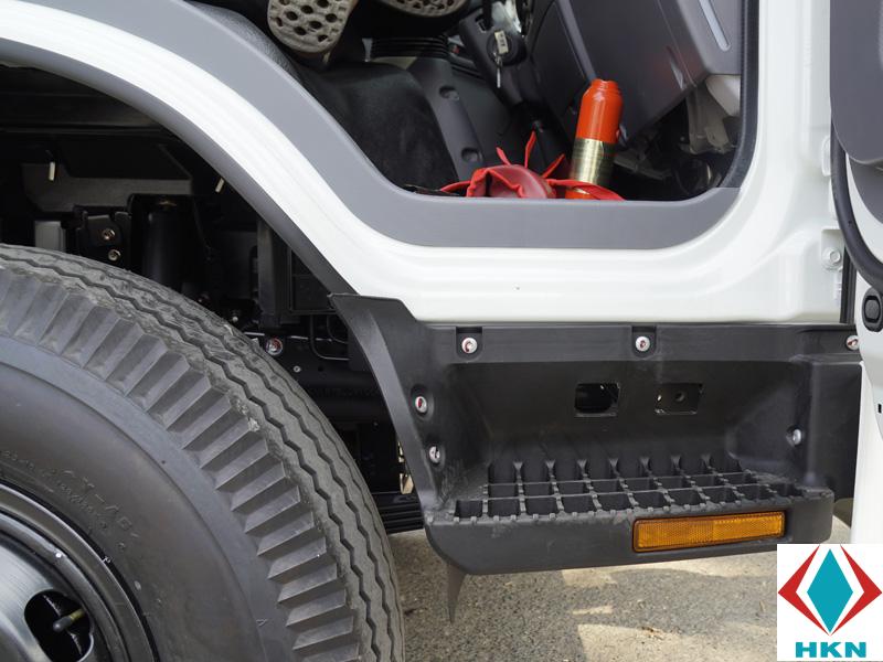 Xe Tải Isuzu NQR75L 3T5 Gắn Cẩu Unic 3 Tấn URV340