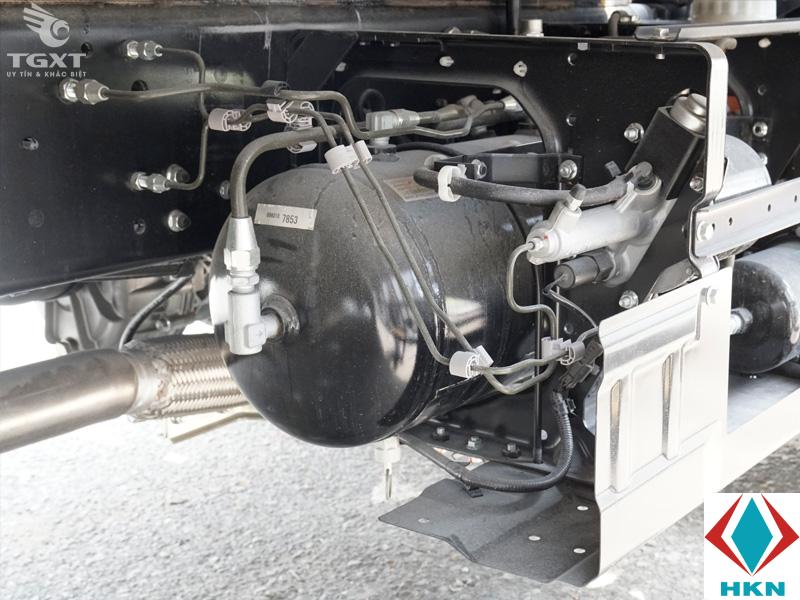 Xe Tải Isuzu FRR90N 4T2 Gắn Cẩu Unic 3 Tấn 6 Khúc