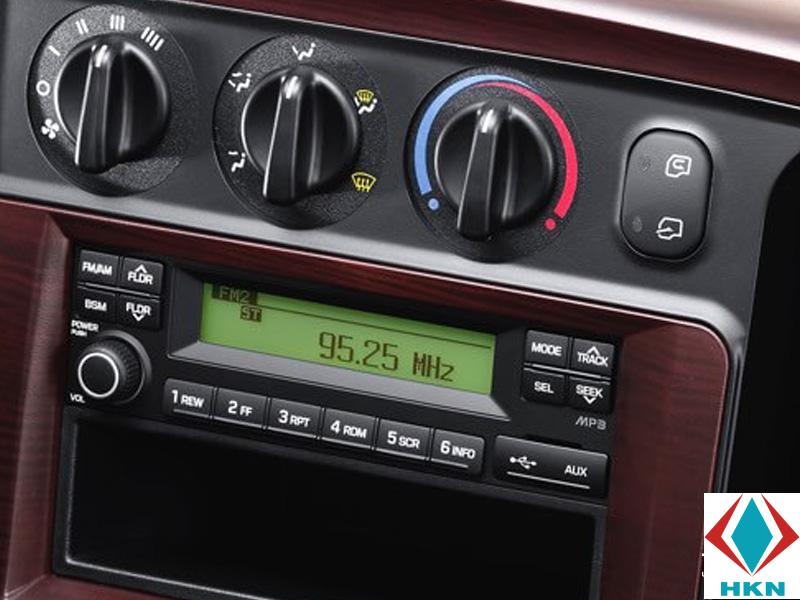 Xe Tải Hyundai New Mighty N250SL gắn cẩu Unic URV233