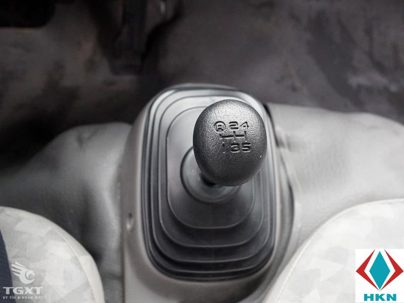 Xe Tải Hino 1T2 XZU650 Gắn Cẩu Unic 2 Tấn 3 Khúc URV233