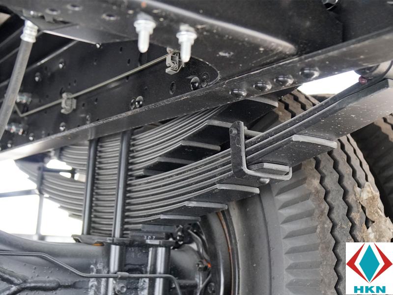 Xe Tải Isuzu FRR90N 5 Tấn Gắn Cẩu Unic 3 Tấn 4 Khúc