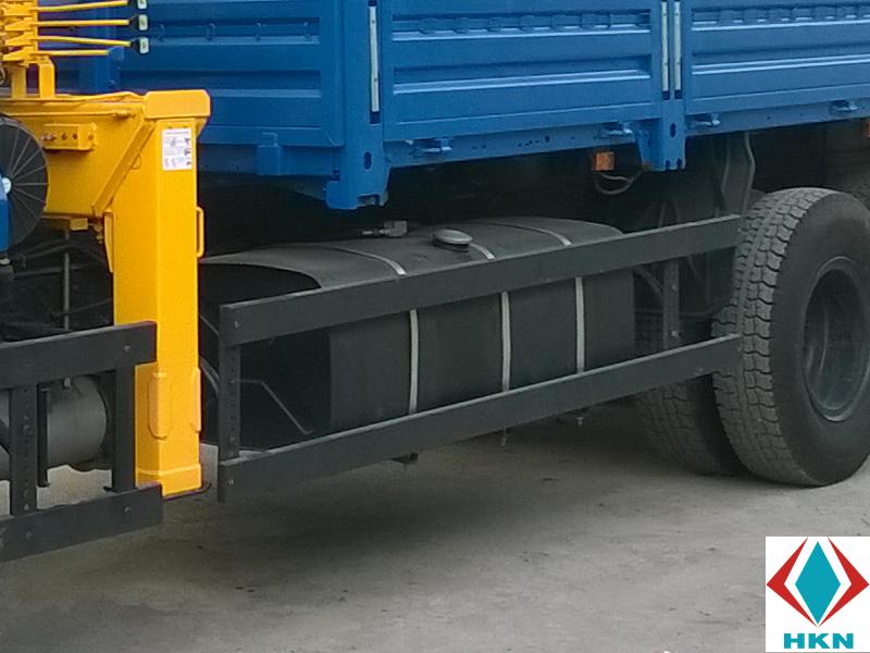 thung-nhien-lieu-xe-tai-kamaz-65117 Xe Tải Kamaz 10 Tấn Gắn Cẩu Soosan 7 Tấn 6 Khúc SCS746L