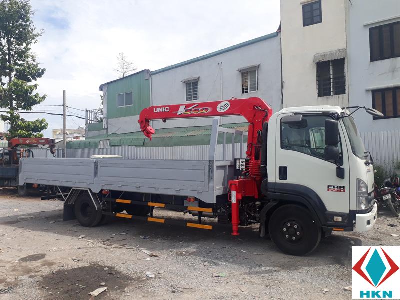Xe Tải Isuzu FRR90N 5 Tấn Gắn Cẩu Unic 3 Tấn 4 Khúc