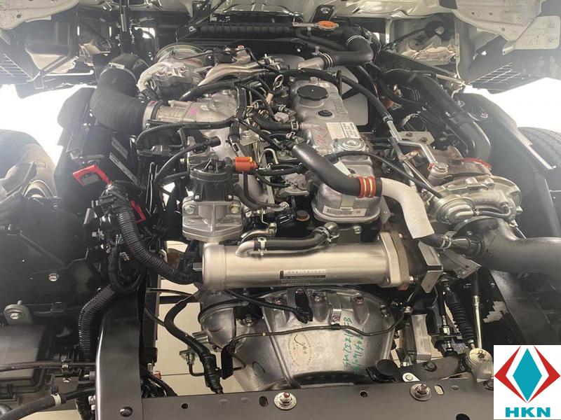 Xe Tải Isuzu QMR77HE5 2.2 Tấn Chở Gia Cầm