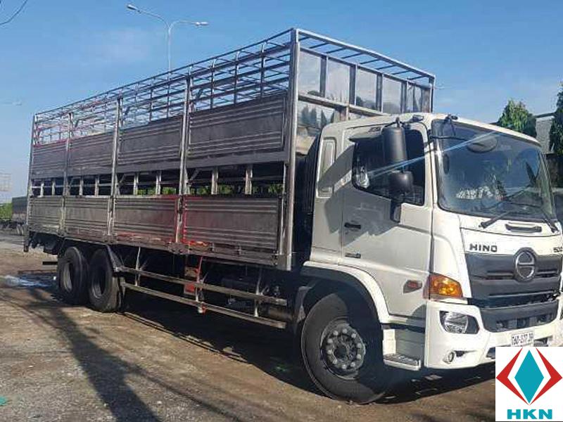Xe Tải Hino FL8JT7A 14 Tấn 3 Chân Chở Gia Súc