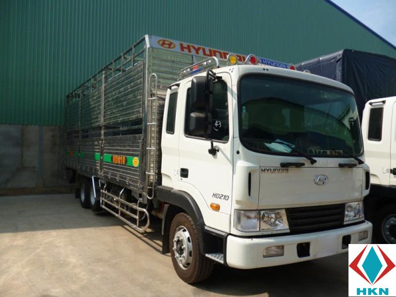Xe Tải Hyundai HD210 Chở Gia Súc 12T5 3 Chân Rút