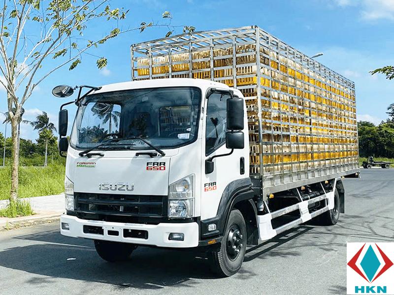 Xe Tải Isuzu FRR90NE5 5.5 Tấn Thùng Chở Gia Cầm