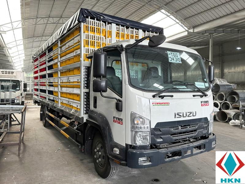 xe-tai-isuzu-frr90qe5-4t8-thung-cho-gia-cam-5 Xe Tải Isuzu FRR90QE5 4.8 Tấn Thùng Chở Gia Cầm